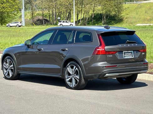 Used 2025 Volvo V60 B5 Cross Country Plus AWD/4WD image 5