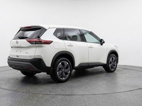 Used 2025 Nissan Rogue SV FWD image 9
