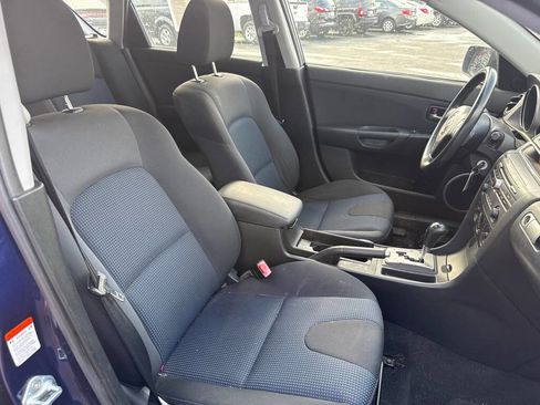 Used 2005 MAZDA MAZDA3 s w/ Moonroof & 6-CD Pkg image 6