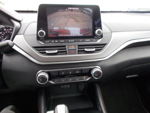 Used 2024 Nissan Altima 2.5 SR image 17