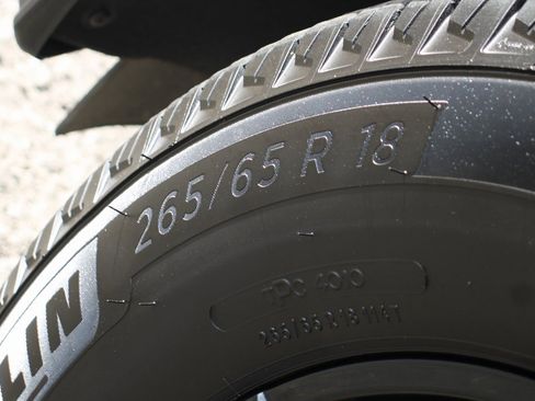 Used 2025 Chevrolet Suburban LS image 43