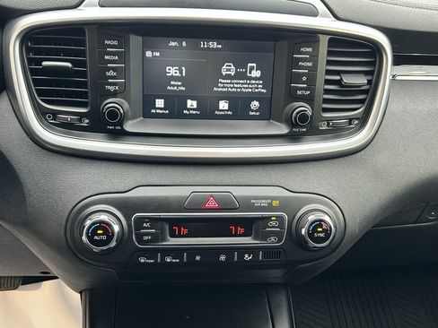 Used 2019 Kia Sorento LX image 26