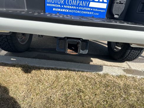 Used 2023 Nissan Titan SV w/ SV Convenience Package image 7