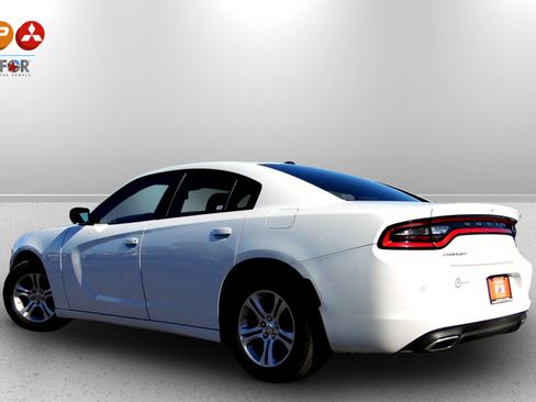Used 2022 Dodge Charger SXT image 2