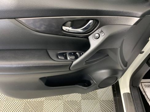 Used 2018 Nissan Rogue SV FWD image 14