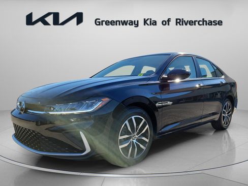 Used 2025 Volkswagen Jetta SE image 3