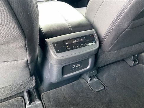 Used 2025 Nissan Pathfinder SV image 27