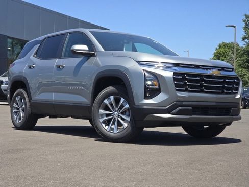 New 2026 Chevrolet Equinox LT w/ Convenience Package II AWD/4WD image 2