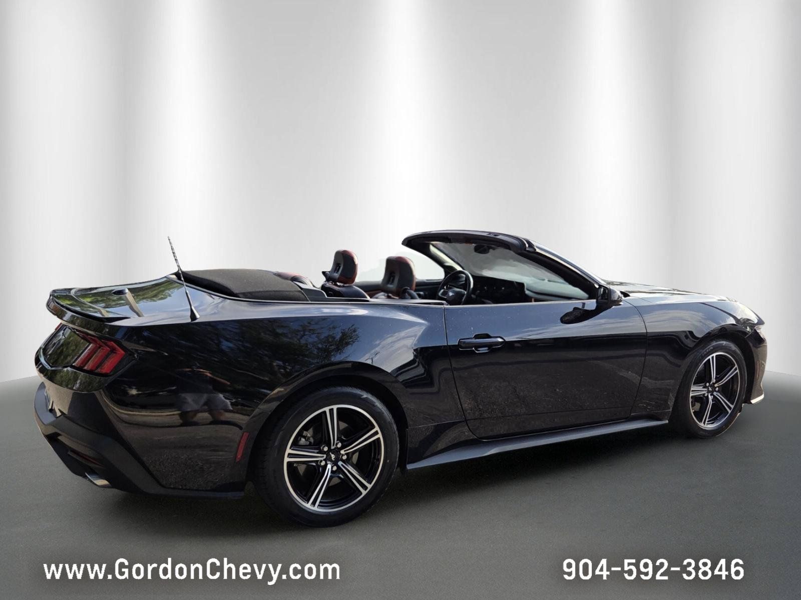 Used 2025 Ford Mustang Premium RWD image 6