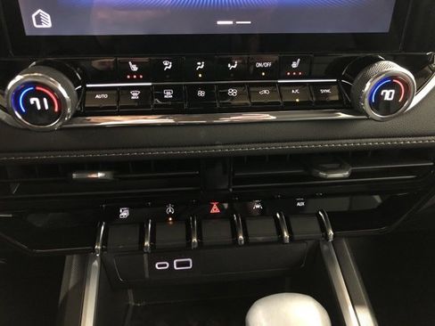 Used 2024 Chevrolet Colorado LT w/ LT Convenience Package III image 18