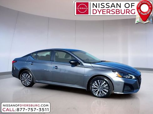 Used 2024 Nissan Altima 2.5 SV image 1