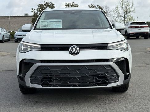 New 2026 Volkswagen Taos SE FWD image 8