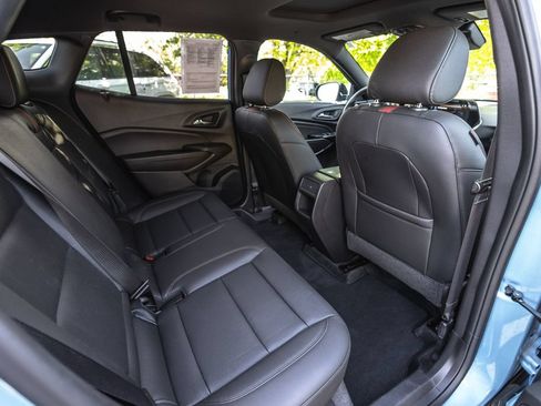 Used 2025 Chevrolet Trax RS w/ Sunroof Package FWD image 30