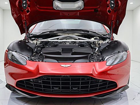 Used 2023 Aston Martin V8 Vantage Coupe RWD image 26