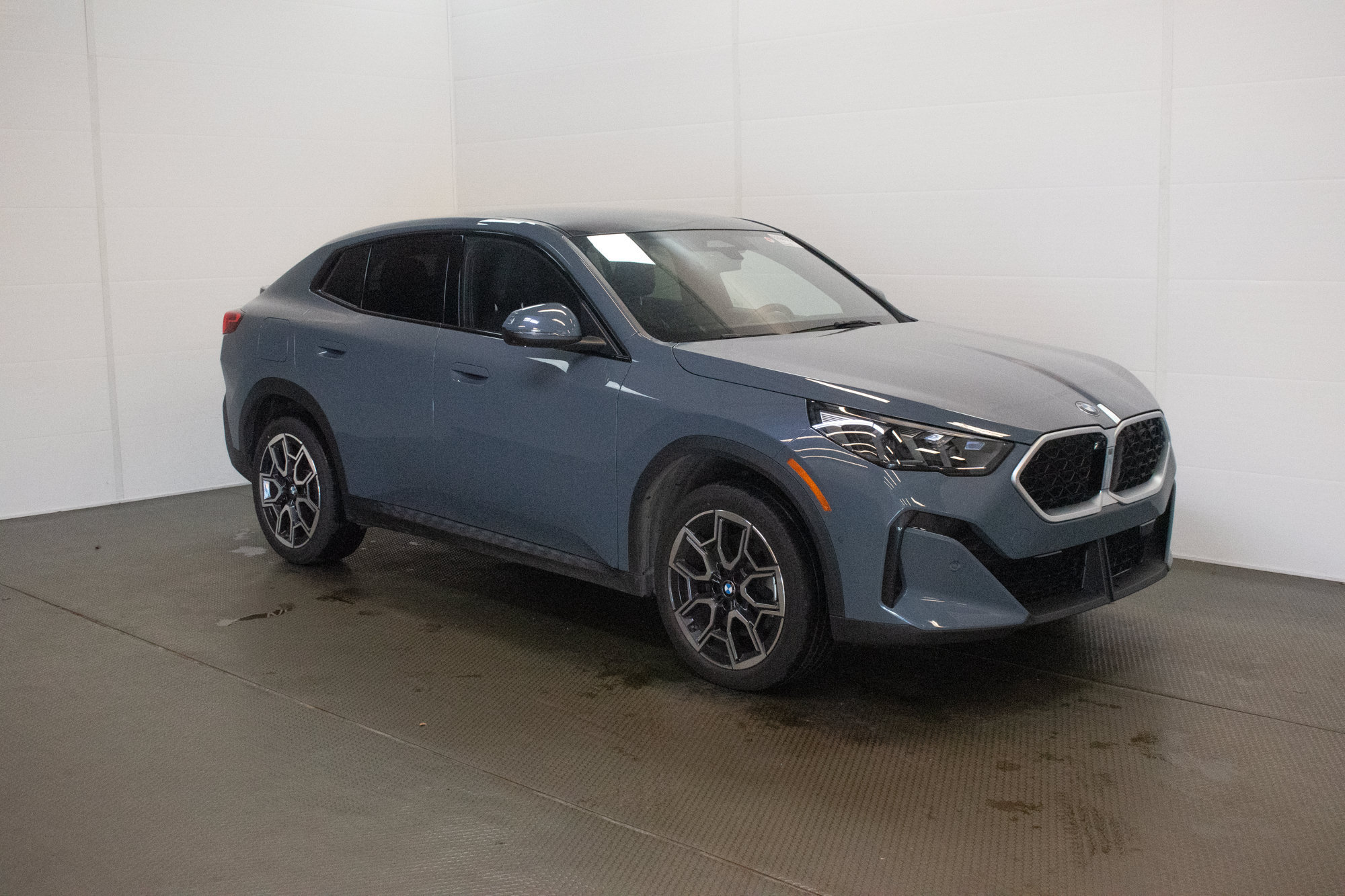 Used 2026 BMW X2 xDrive28i AWD/4WD image 1