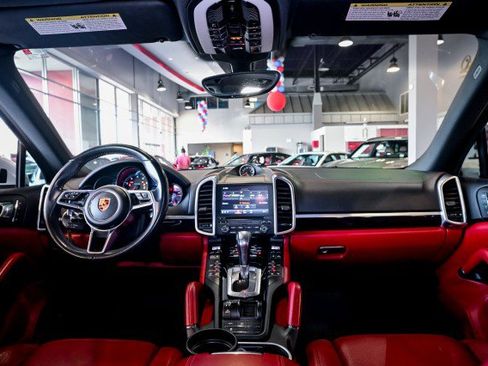 Used 2018 Porsche Cayenne Platinum Edition AWD/4WD image 26