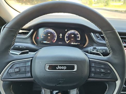 Used 2023 Jeep Grand Cherokee L Limited w/ Luxury Tech Group II AWD/4WD image 22