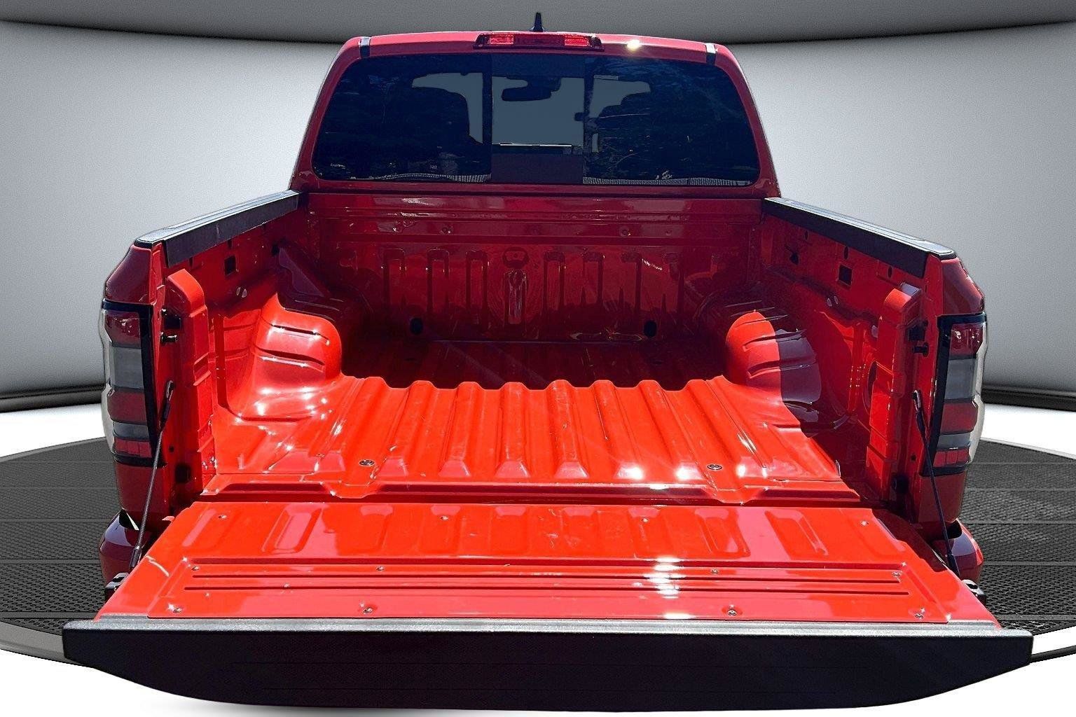 Used 2025 Nissan Frontier PRO-4X AWD/4WD image 8