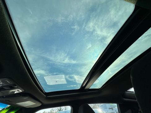 Used 2017 Hyundai Veloster Value Edition image 5