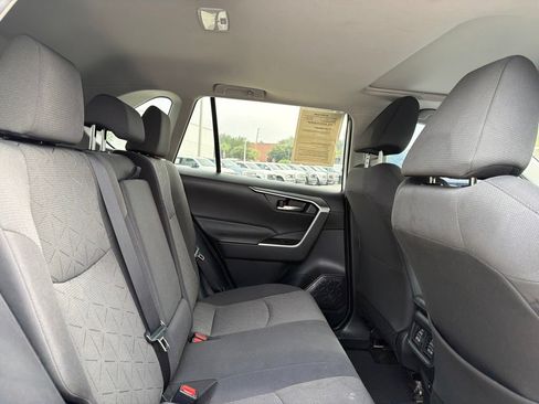 Used 2021 Toyota RAV4 XLE w/ Convenience Package FWD image 30