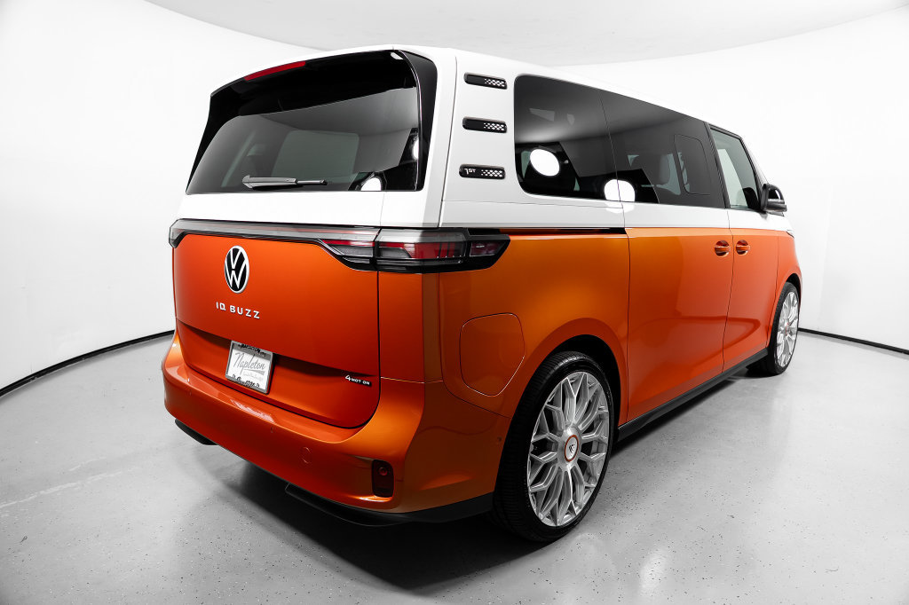 Used 2025 Volkswagen ID. Buzz 1st Edition AWD/4WD image 8