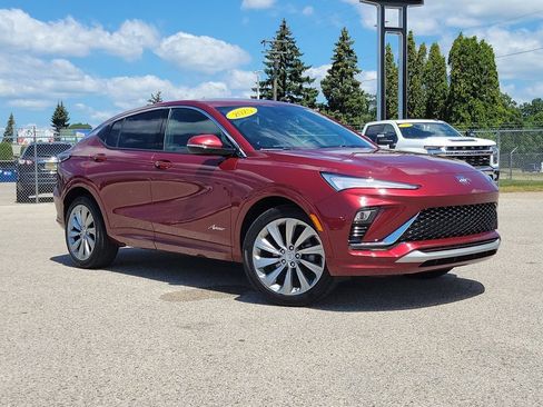 Certified 2025 Buick Envista Avenir FWD image 1