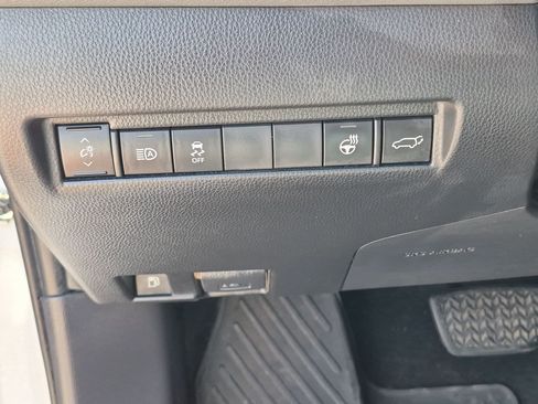 Used 2021 Toyota Venza XLE w/ Softex Package AWD/4WD image 25
