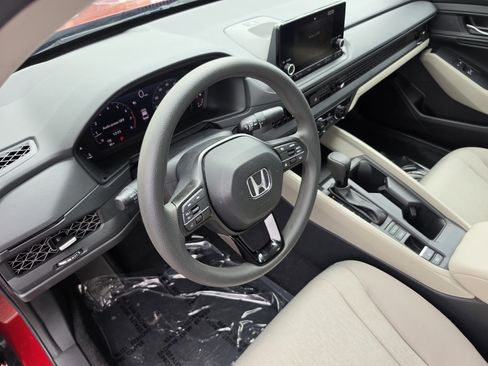 Certified 2025 Honda Accord SE image 17