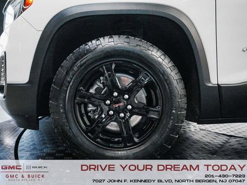 Used 2023 GMC Acadia AT4 w/ Preferred Package image 9