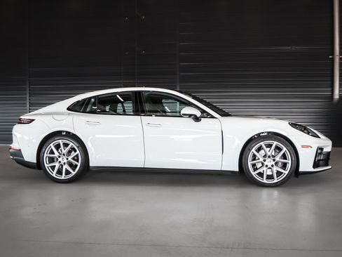Used 2025 Porsche Panamera image 11