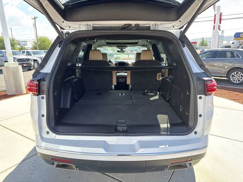 Used 2023 Chevrolet Traverse Premier AWD/4WD image 6
