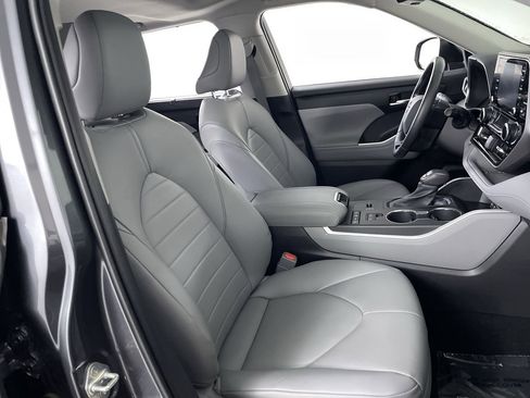 Used 2020 Toyota Highlander XLE image 26