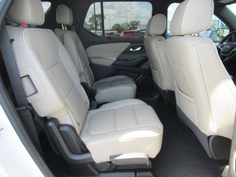 Certified 2023 Chevrolet Traverse Premier FWD image 33