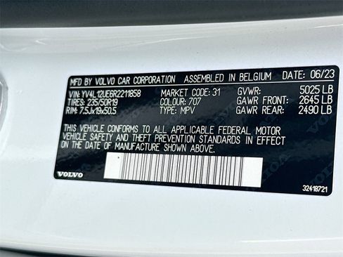 Used 2024 Volvo XC40 B5 Plus image 36