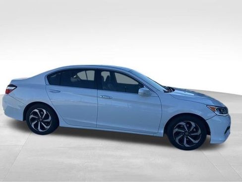 Used 2017 Honda Accord EX-L image 11