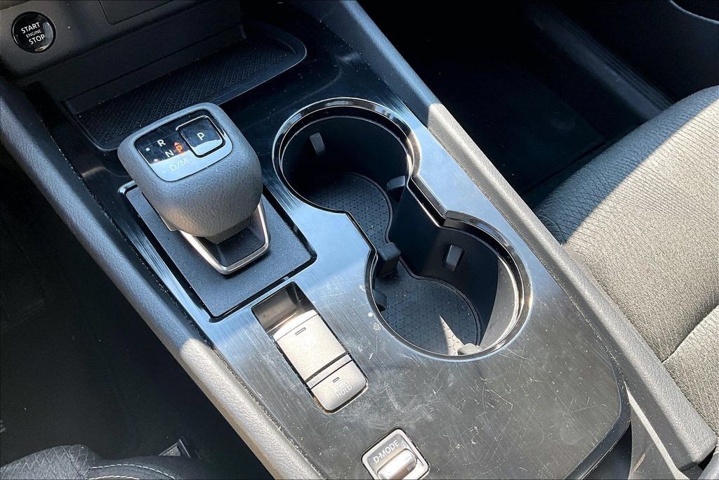 Used 2025 Nissan Rogue SV FWD image 18