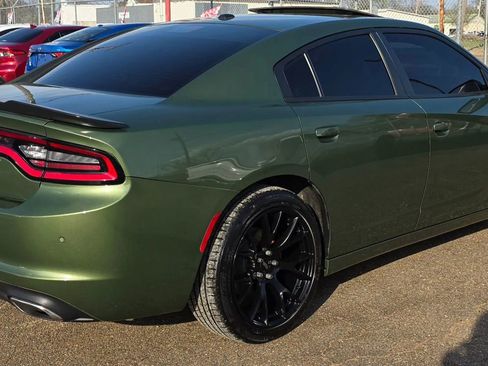 Used 2019 Dodge Charger SXT w/ Blacktop Package image 3