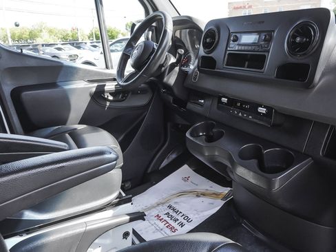 Used 2025 Mercedes-Benz Sprinter 2500 image 30