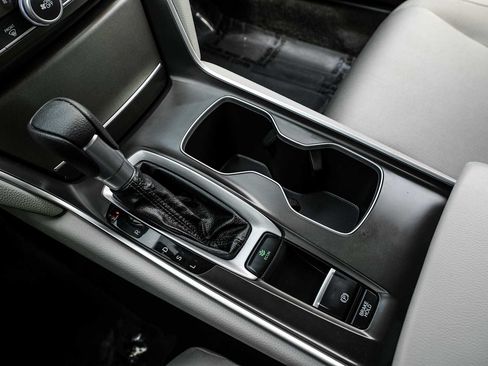 Used 2018 Honda Accord LX image 25