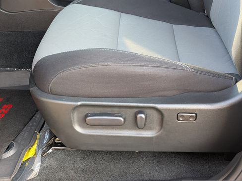 Certified 2023 Toyota Tacoma TRD Off-Road image 16