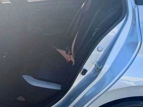 Used 2021 Nissan Versa SV image 9