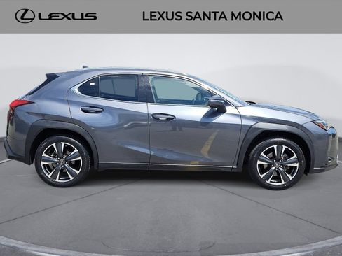 Used 2022 Lexus UX 200 w/ Accessory Package (Z2) FWD image 4