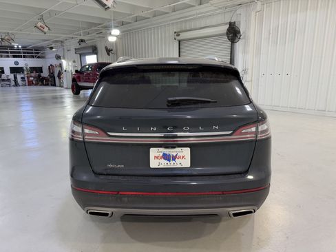 Used 2022 Lincoln Nautilus FWD w/ Premium Package image 4