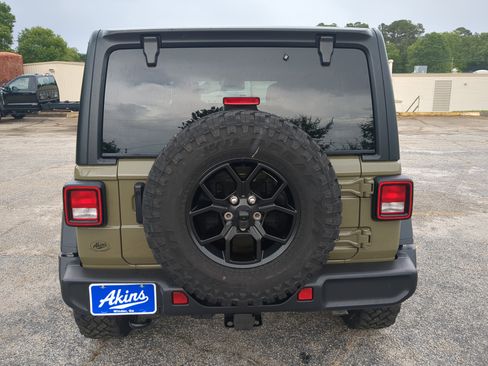 Used 2025 Jeep Wrangler Unlimited Sport AWD/4WD image 4