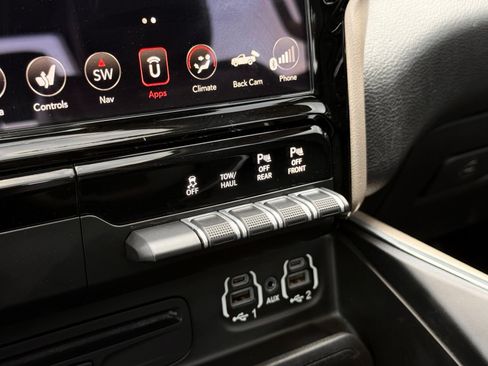 Used 2019 RAM 1500 Laramie AWD/4WD image 47