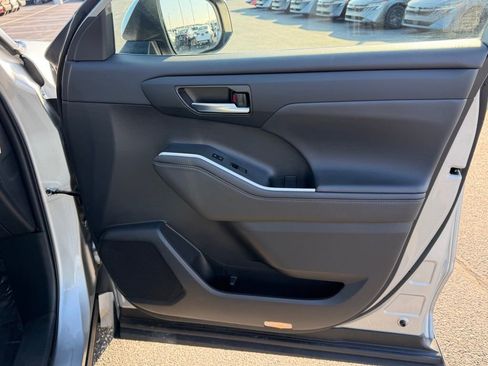 Used 2024 Toyota Highlander XLE image 26