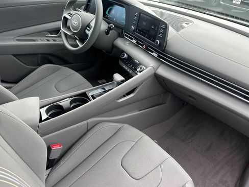 Used 2026 Hyundai Elantra Hybrid FWD image 18