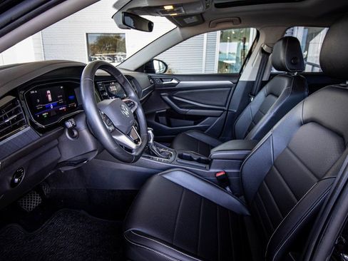 Used 2022 Volkswagen Jetta SE image 25