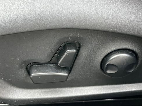 Used 2025 Jeep Compass Limited image 22