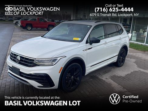 Used 2022 Volkswagen Tiguan SE R-Line image 1